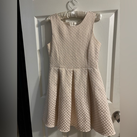 Other - Elegant Cream Sleeveless Dress